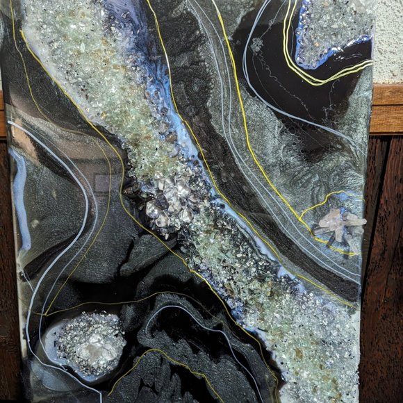 Black and Grey stunning geode - Picture 1 of 6